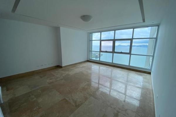 Q tower, en punta pacifica