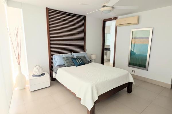 Beachfront living condo gorgona close to coronado