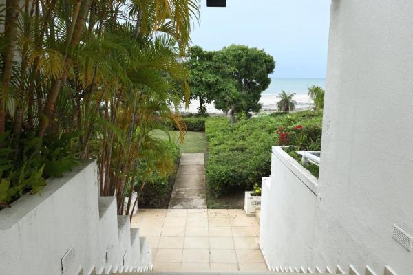 Furnished 2-level apartment near the beach