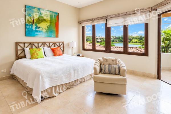 Venta de casa en buenaventura con 8 recámaras, piscina y jacuzzi