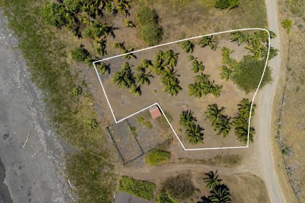 Se vende terreno titulado frente a la playa en cambutal
