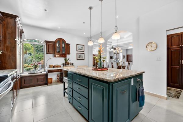 Luxury home for sale in valle escondido boquete