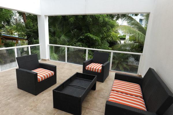 Furnished 2-level apartment near the beach
