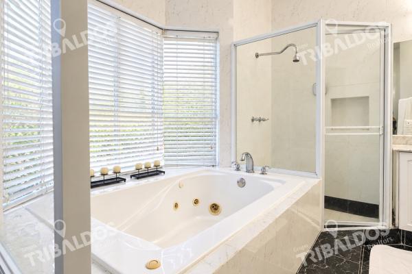 Sale of 2 houses in 1 in costa del este