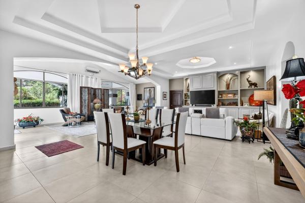 Luxury home for sale in valle escondido boquete