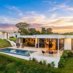 Casa frente a la playa con casita y piscina en hermosa bay