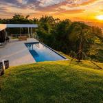 Casa frente a la playa con casita y piscina en hermosa bay