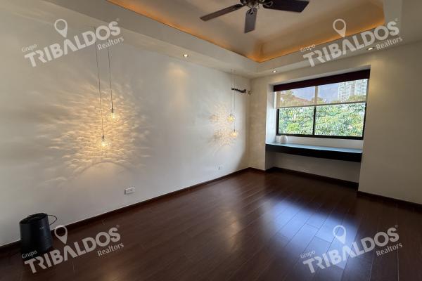 Venta de casa en obarrio, la manzana de obarrio bella vista, obarrio