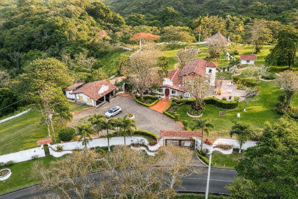 Venta de residencia tipo hacienda con ríos y senderos vía al valle de antón