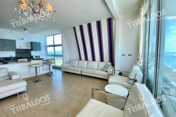 Apartamento en santa clara residences de 7 recámaras, 2 cocinas, 4 estacionamientos.