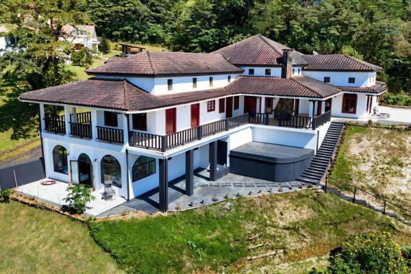 Se vende impresionante casa con vistas al mar en altos del maría