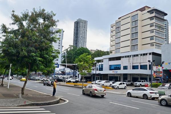 Casa comercial en la cresta a metros de via españa