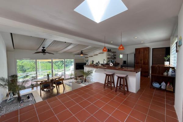 Casa privada con piscina y amplio terreno en coronado
