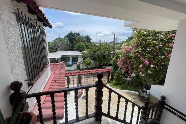 Venta de casa dos pisos con elevador en la loma (hato pintado)