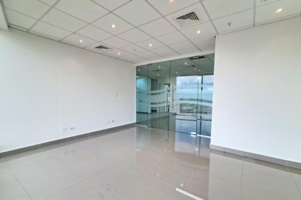 Venta de oficina en torre aseguradora ancón, costa del este