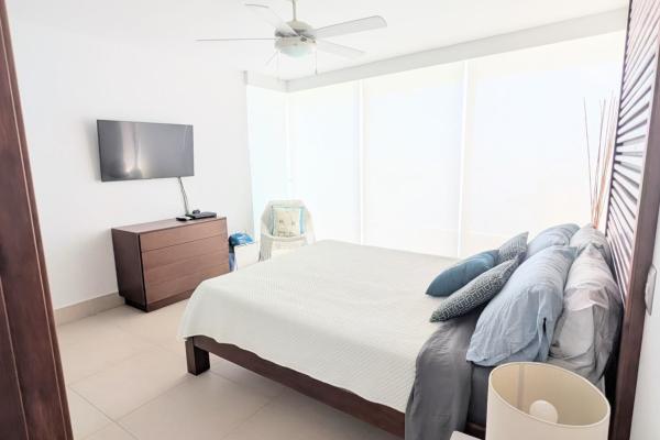 Beachfront living condo gorgona close to coronado