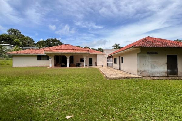 Venta de casa con terreno en residencial brazos heights, colón