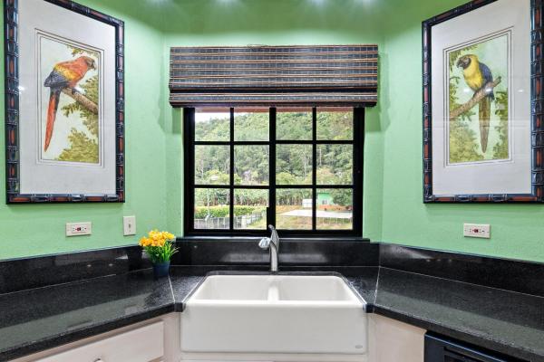 Rare 3-bedroom corner condo in valle escondido