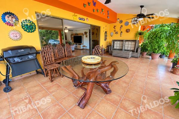 Sale of 5-bedroom house with private pool and garden in coronado