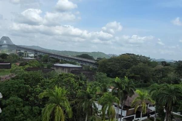 Apartamento con vistas espectaculares al puente de las américas