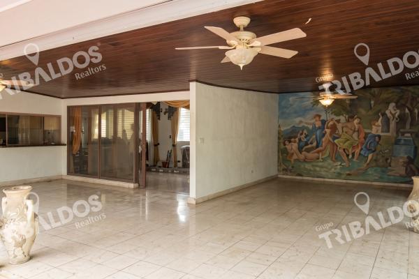House for sale with large land in altos del golf, parque lefevre