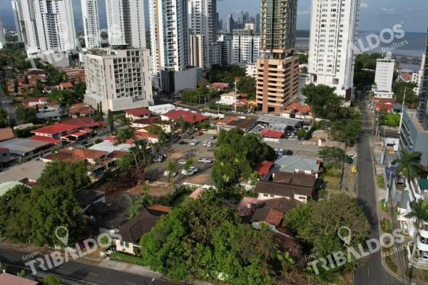 Venta de terreno en via cincuentenario