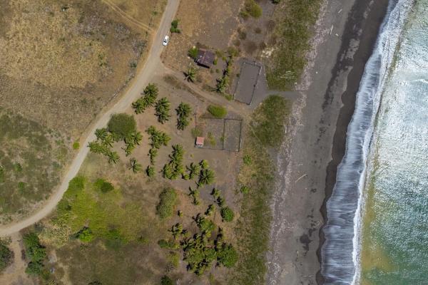 Se vende terreno titulado frente a la playa en cambutal