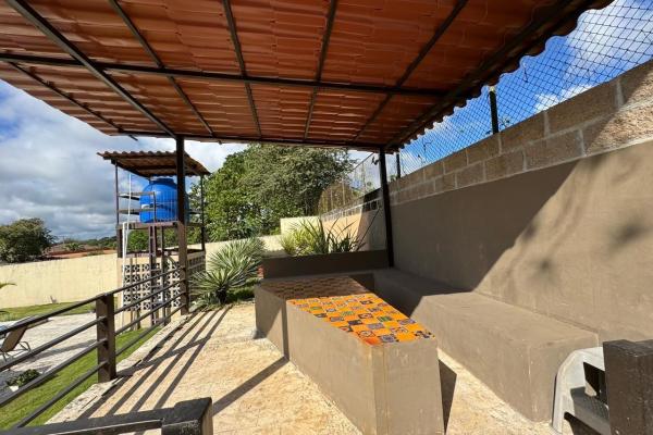 Casa con piscina en lote de 2.239 m²