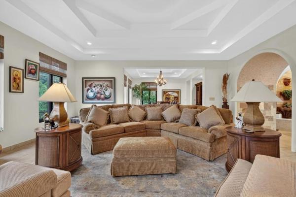 Luxurious estate residence in valle escondido