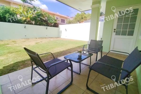 Venta de casa adosada en villa de las azores en villa lucre