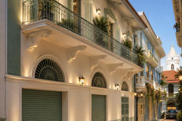 Edificio junto a hotel boutique en casco. (casa del baile)