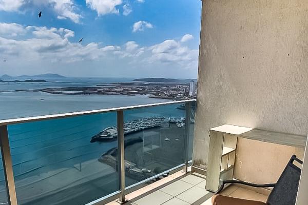 Venta de apartamento en ph waters on the bay, avenida balboa