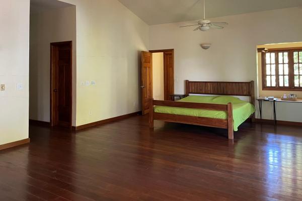 Prime oceanfront estate w/dock & beach, isla colon