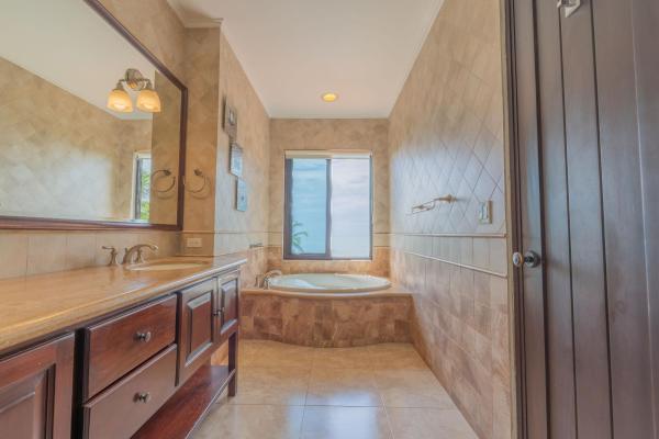 Gorgeous beachfront house for sale in buenaventura