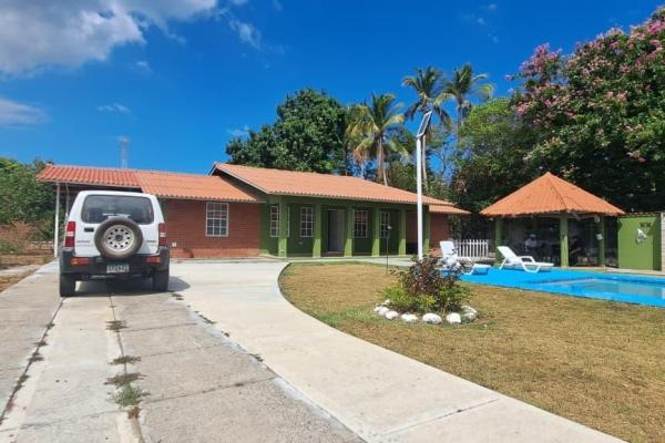 Casa con piscina en un amplio terreno en nueva gorgona, panamá.