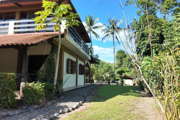 Home with 3 apartments, lagoon access