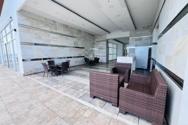 Se vende bonito apartamento frente a la bahia.