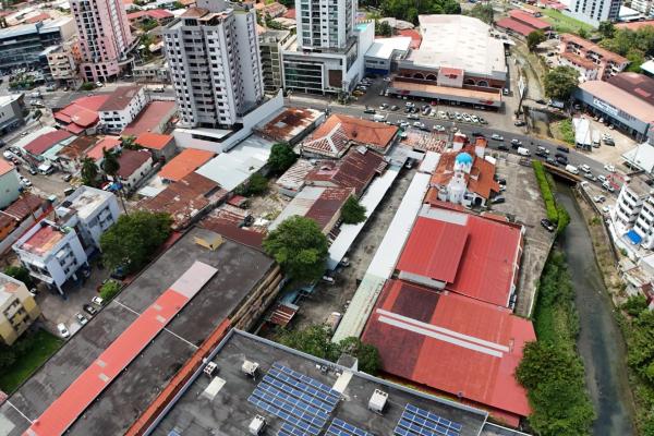 Se vende terreno para desarrollo mixto en vía porras, san francisco