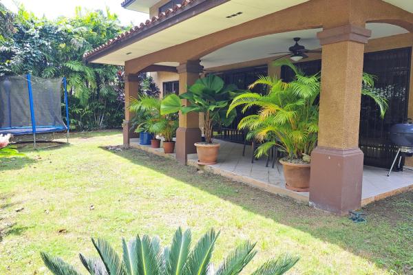 Alquilo embassy club casa forest estate