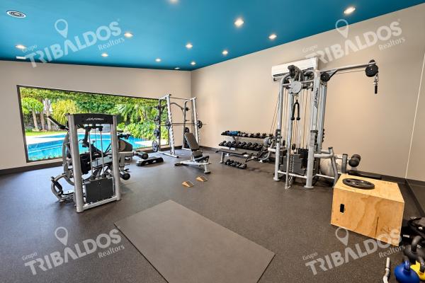 House for sale in costa del este | pool, private gym, and spacious social areas