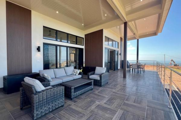 Full solar mountain villa