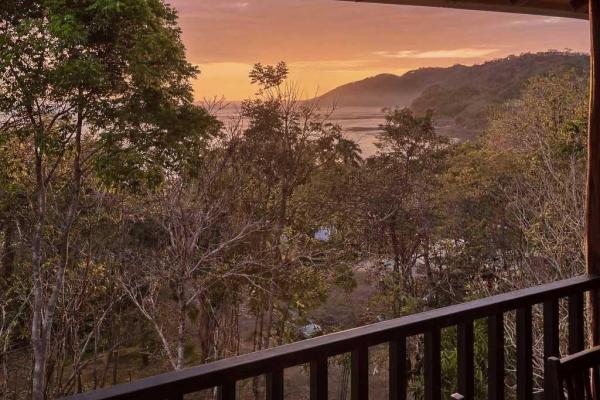 Cambutal ocean view home near los buzos