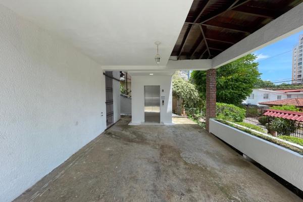 Venta de casa dos pisos con elevador en la loma (hato pintado)