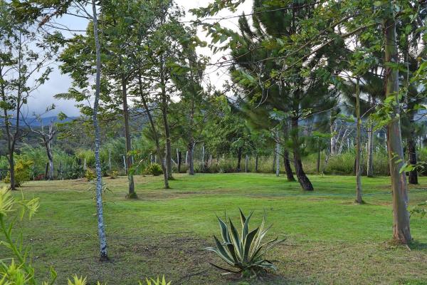 Finca campestre con múltiples edificaciones en palmira