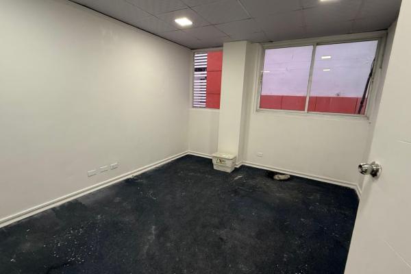 Office for rent in plaza inca