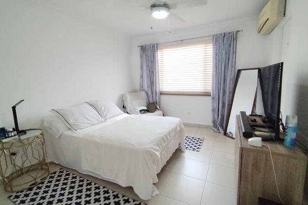 House for sale in villa tivoli, brisas del golf.