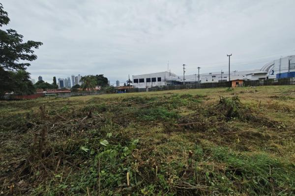 Venta de terreno comercial en ave. jose agustin arango