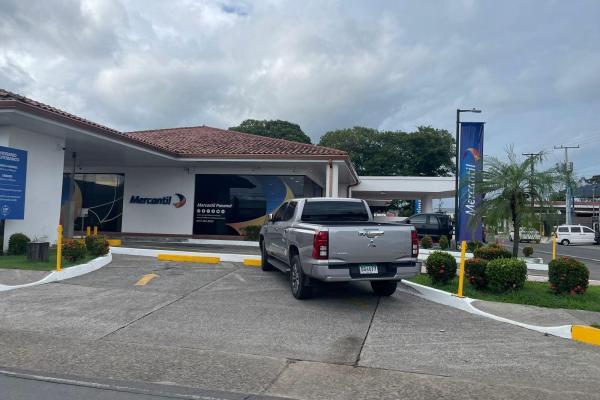 Commercial building for sale in david