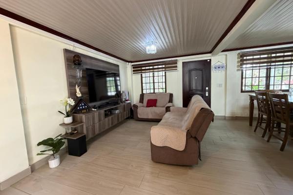 Se vende casa en altos de cerro azul