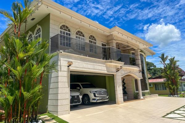 Se vende casa en urbanización margarita, colón